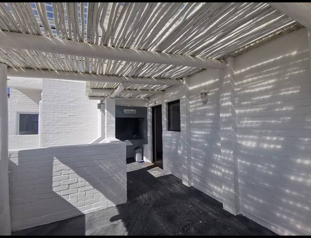2 BEDROOM FLAT TO LET IN DWARSKERSBOS